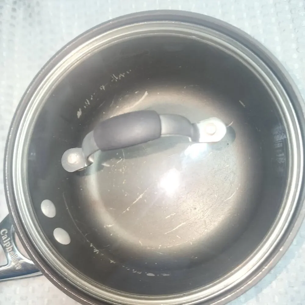 CALPHALON GUC 2.5 QT SAUCEPAN WITH LID